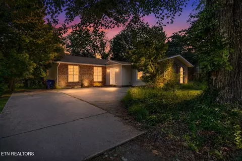 26 Lindale Ln, Oak Ridge, TN 37830
