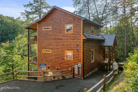 1009 Silver Poplar Ln, Sevierville, TN 37876