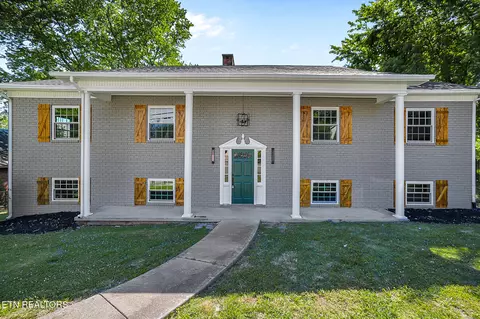 402 N A St, Lenoir City, TN 37771