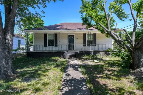 220 Sanderson St, Alcoa, TN 37701
