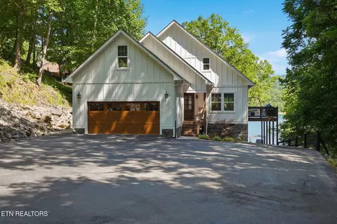 1068 N Shorewood Dr, Caryville, TN 37714