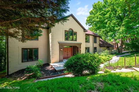 11120 Crown Point Dr, Knoxville, TN 37934
