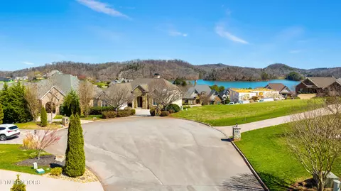 320 Grandville Ct, Vonore, TN 37885