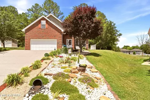 221 Sweetgum Ln, Oak Ridge, TN 37830