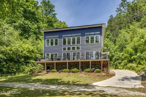 880 Skyline Dr, Harriman, TN 37748