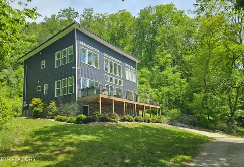 880 Skyline Dr, Harriman, TN 37748