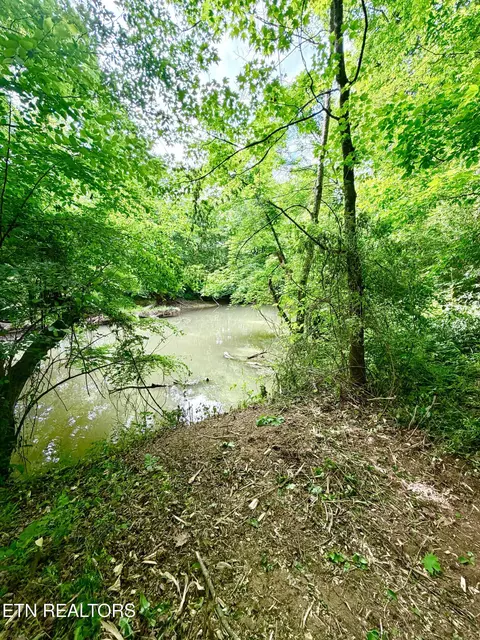 811 Trigonia Rd, Maryville, TN 37801