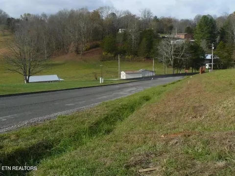 127 Henley St, Tazewell, TN 37879