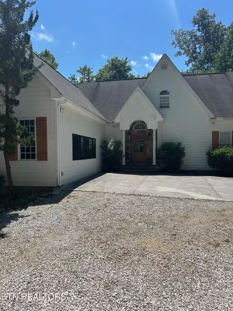 949 Foxridge Ln, Caryville, TN 37714