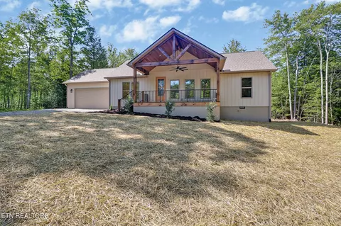210 Creekview Ct, Jamestown, TN 38556