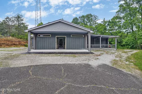163 Underpass Dr, Oneida, TN 37841