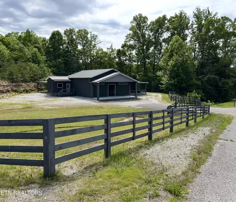 163 Underpass Dr, Oneida, TN 37841