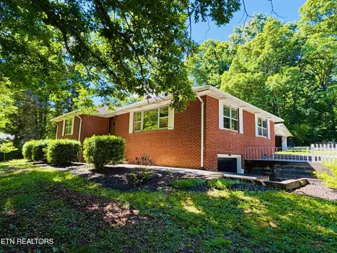 2837 Wildwood Rd, Maryville, TN 37804