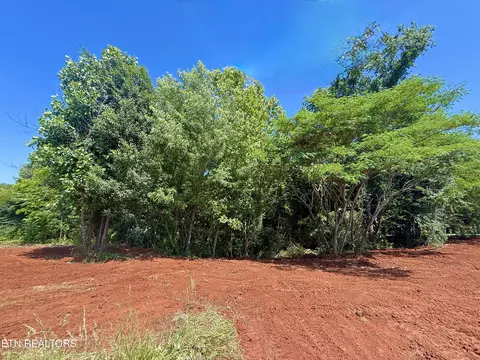 305 Oakwood Estates Dr, Lenoir City, TN 37772