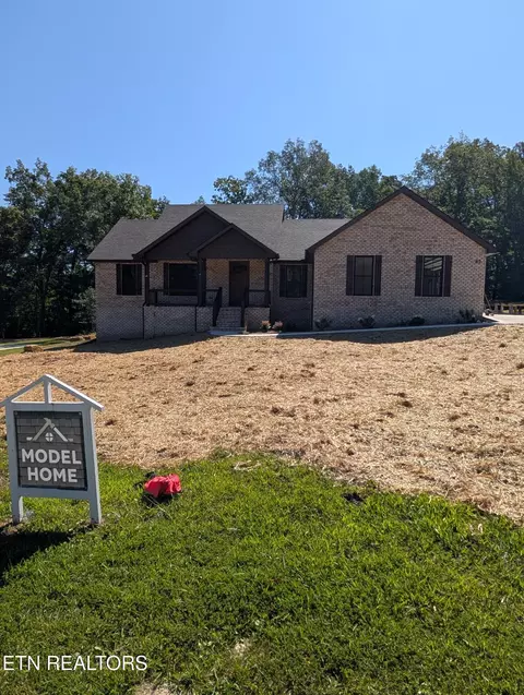 32 Riverchase Dr, Crossville, TN 38571