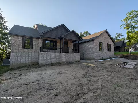 32 Riverchase Dr, Crossville, TN 38571