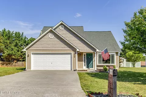 8409 Gardenside Ln, Powell, TN 37849