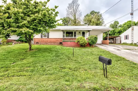 606 S 13th St, La Follette, TN 37766