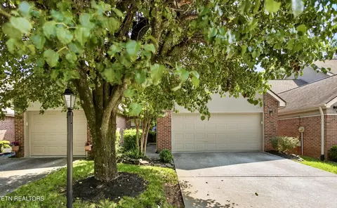 665 Farragut Commons Dr, Knoxville, TN 37934