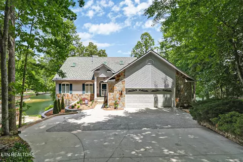 154 Lynhurst Dr, Crossville, TN 38558