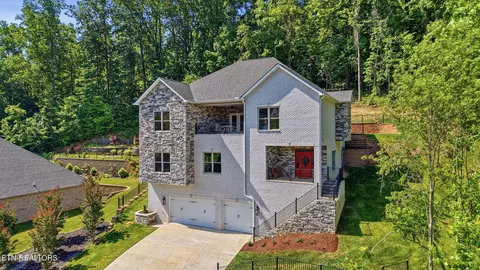 1853 Calgary Falls Ln, Knoxville, TN 37931