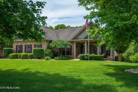 140 Big Oak Dr, Dandridge, TN 37725