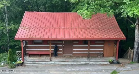 2684 Valley Hts, Pigeon Forge, TN 37863