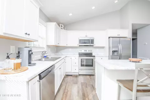 Kitchen - 103 Scenic View Dr, Corryton, TN 37721 photo 3 of 4