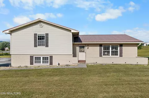 121 E Village Cir, La Follette, TN 37766