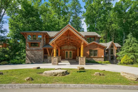 2716 Dayne Dr, Sevierville, TN 37876