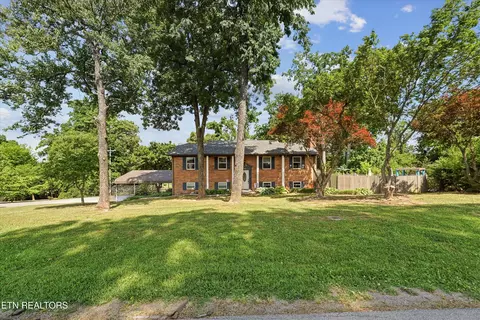140 Westmoreland Dr, Maryville, TN 37803