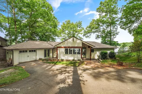 1041 Pioneer Cir, Friendsville, TN 37737