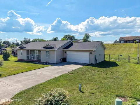 219 Twin Ridges Dr, Maryville, TN 37804