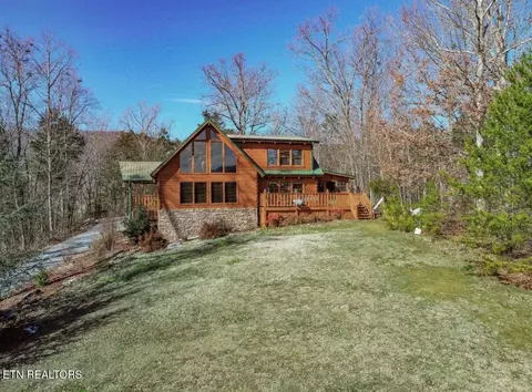 1084 Clearview Dr, Newport, TN 37821