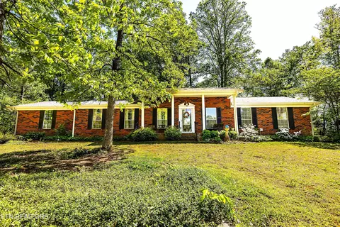825 Greenwich Dr, Maryville, TN 37803
