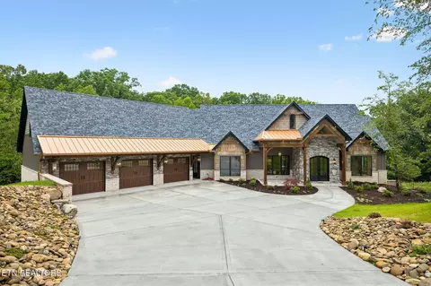 645 Douglas Ridge Dr, Dandridge, TN 37725