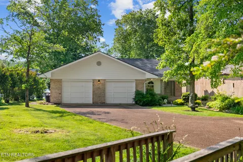 8331 Cherokee Tr, Crossville, TN 38572