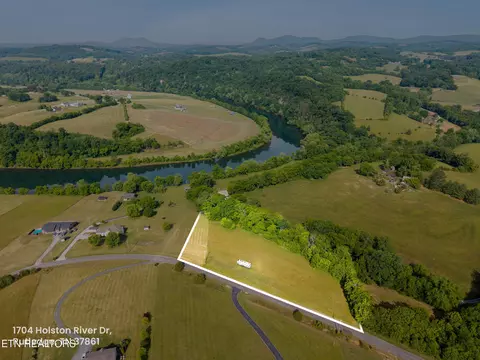 1740 Holston River Dr, Rutledge, TN 37861