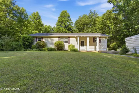 140 Walnut St, Deer Lodge, TN 37726