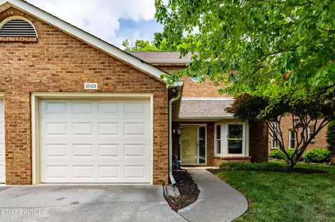 10421 Ravenbrook Ln, Knoxville, TN 37922