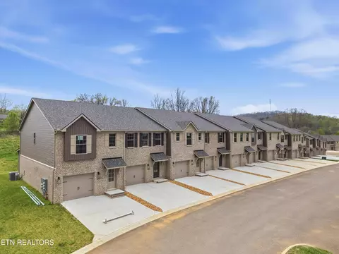 8952 Keenberg Ln, Knoxville, TN 37931