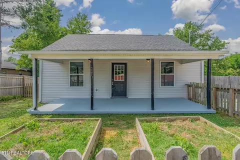 327 Rose St, Clinton, TN 37716