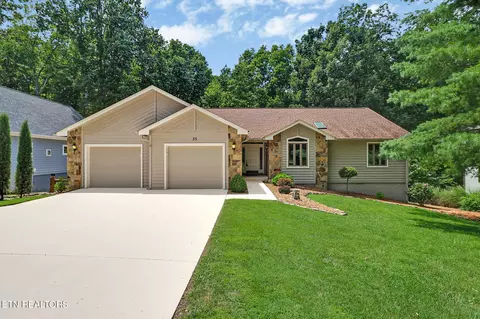 35 Pineridge Ct, Crossville, TN 38558