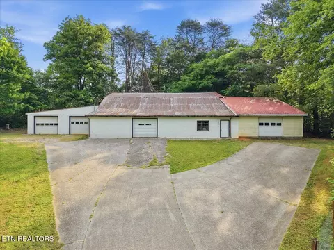 2633 Harriman Hwy, Harriman, TN 37748