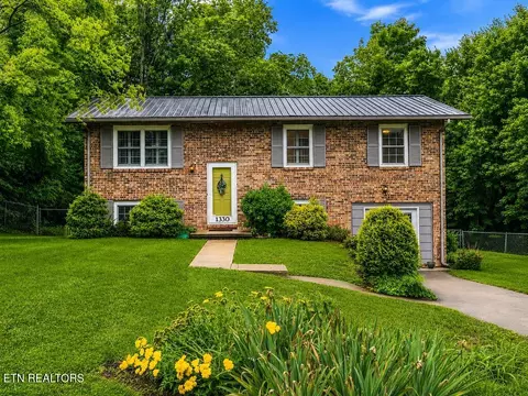 1330 Scotsbury Cir, Knoxville, TN 37919