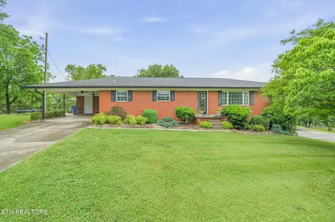 9402 Johnson Rd, Strawberry Plains, TN 37871
