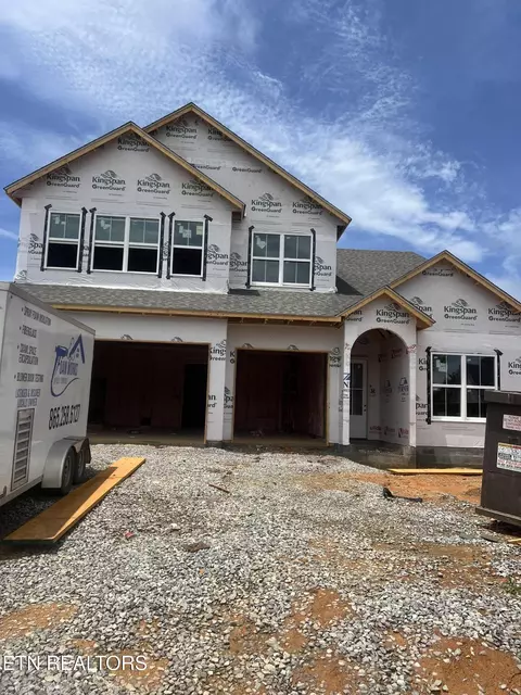 225 Poppy Pl, Lenoir City, TN 37772