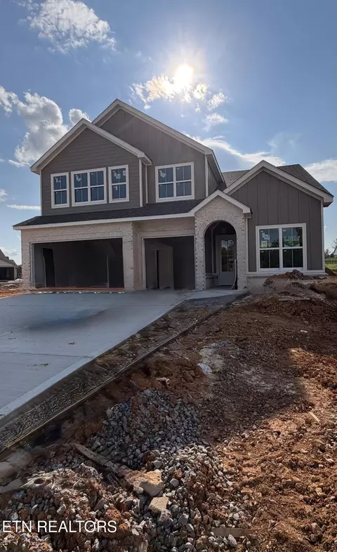 225 Poppy Pl, Lenoir City, TN 37772