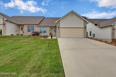 384 Woodgate Dr, Crossville, TN 38571