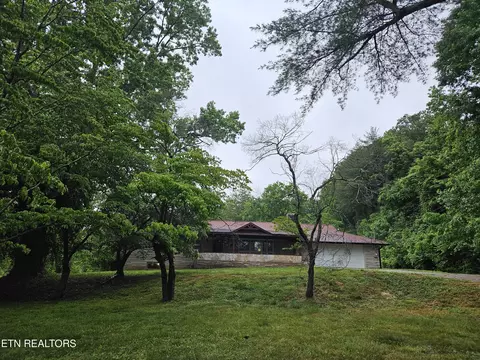 325 Vernal Dr, Harriman, TN 37748